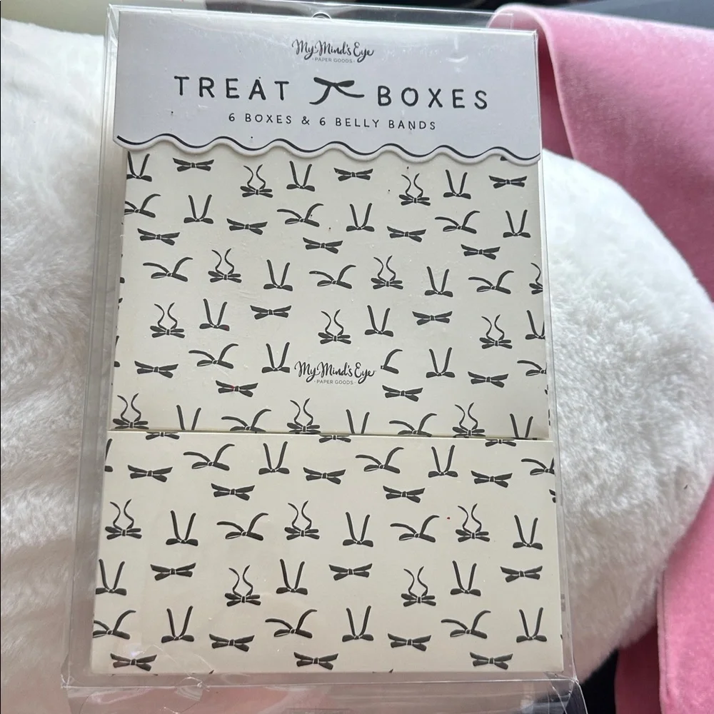The Mind’s eye paper goods 6 treat boxes and belly bow bands